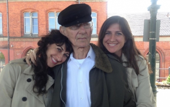 Joshua Kaufman poses with his daughters Alexandra (left) and Rachel in front of the Chabad building in Berlin, after leaving the show-trial in Detmold.